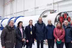 Saksan ja Norjan poliittinen johto käymässä Isar Aerospacen luona Andoyassa