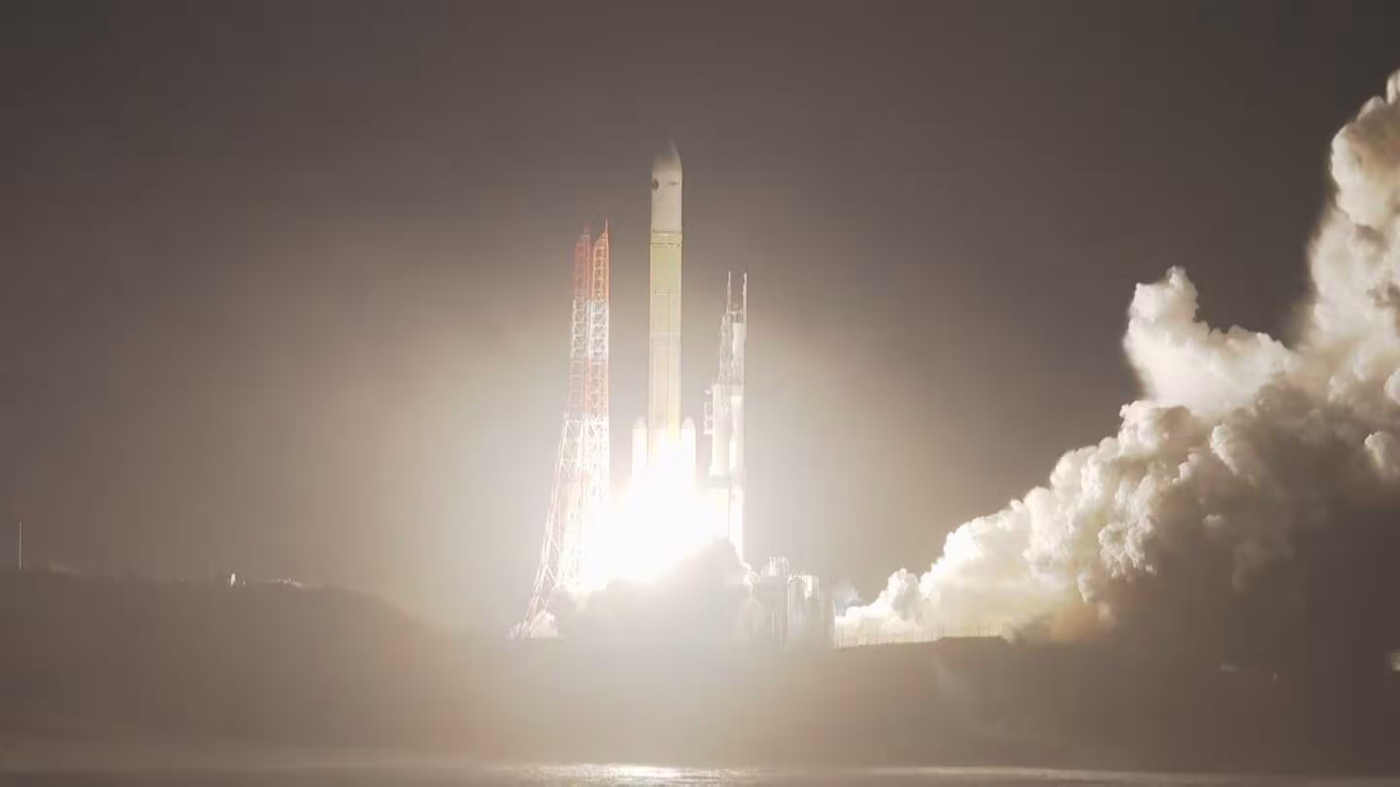 H3-raketti nousee lentoon