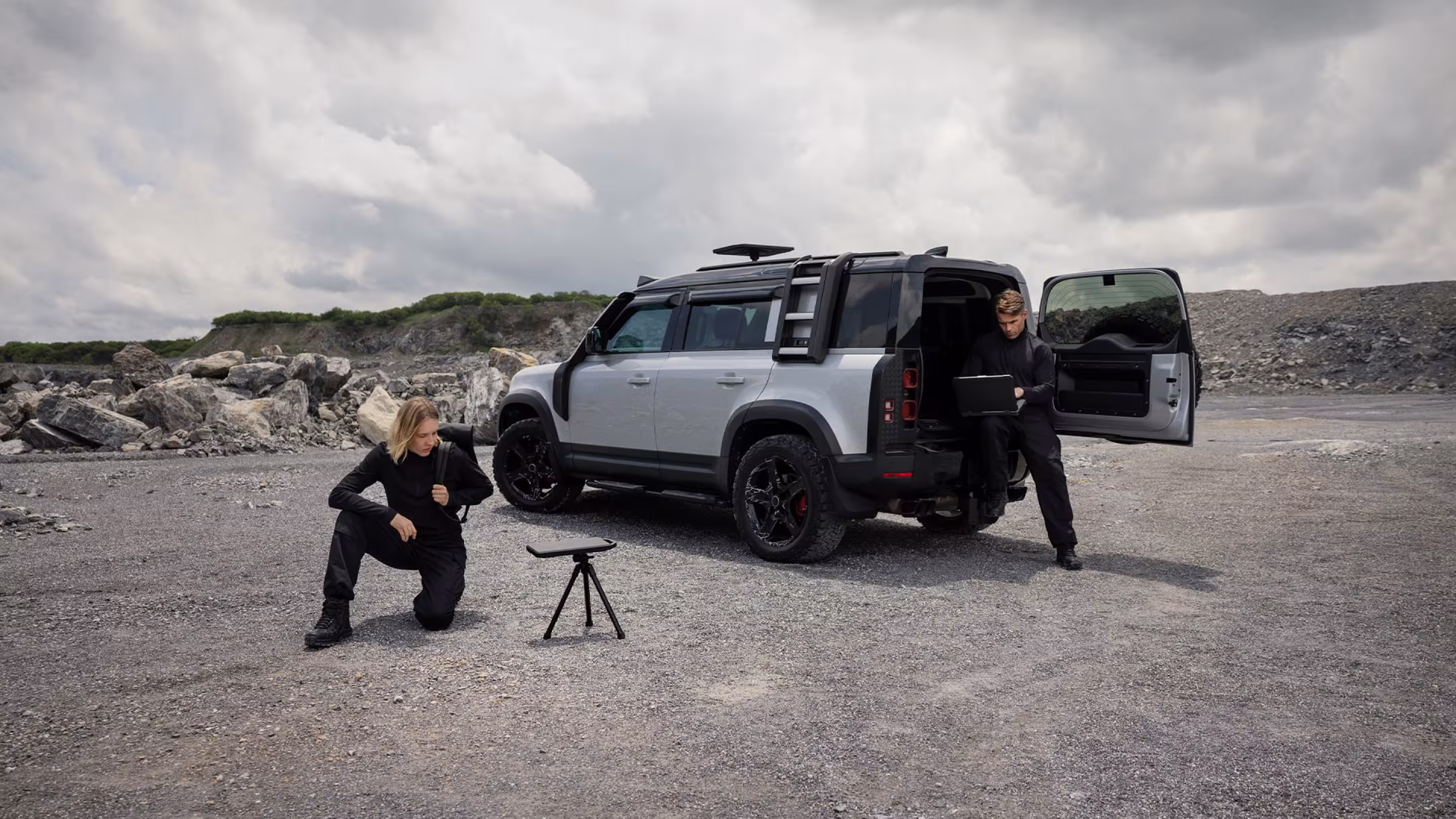 ICEYE / Nokia satellite terminal on tripod next to a Land Rover Defender