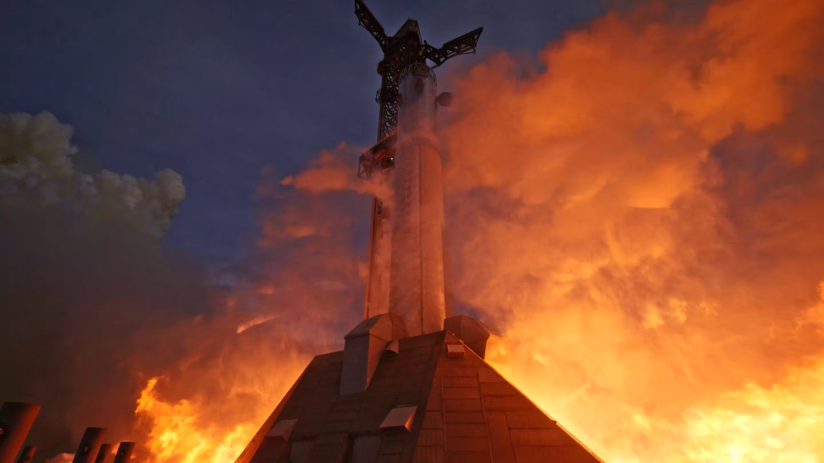 SpaceX Super Heavy booster B22 static fire at Starbase ahead of Starship Flight 15